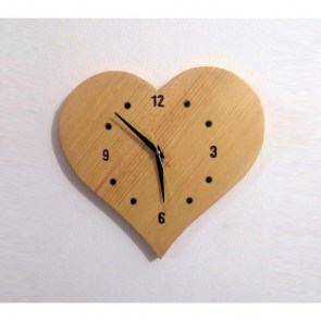 ceas de perete inima din lemn